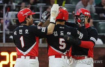KIA, SSG 잡고 선두 질주…김도영 3경기 연속 홈런포