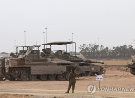 라파 코앞에 탱크 집결·하늘서 폭격…이스라엘 지상전 초읽기